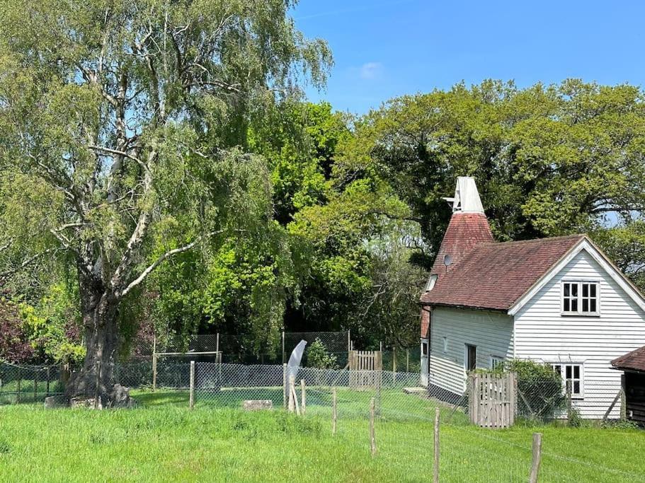 Beautiful 2 Bed Oast - 15 Acre Farm - Tunbridge Wells Villa Exterior photo